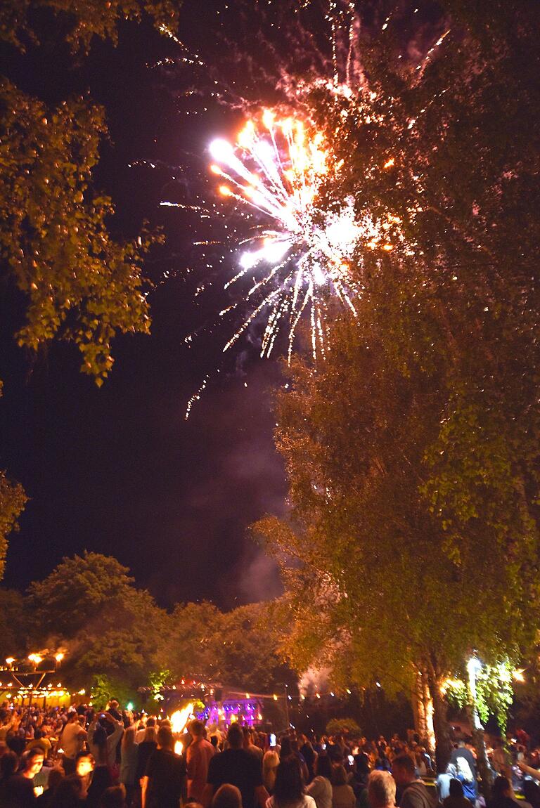 Das Feuerwerk ist mit einer der eindrucksvollen Höhepunkte des Tivoli-Festes.
