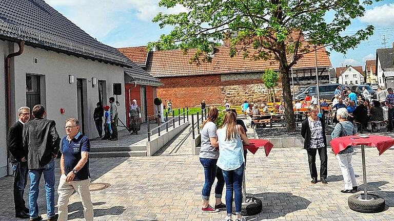 Der neue Dorfmittelpunkt in Kimmelsbach wurde eingeweiht.