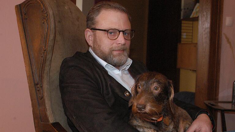 Karl Graf Stauffenberg, Landratskandidat der FDP, mit Hund Holla.