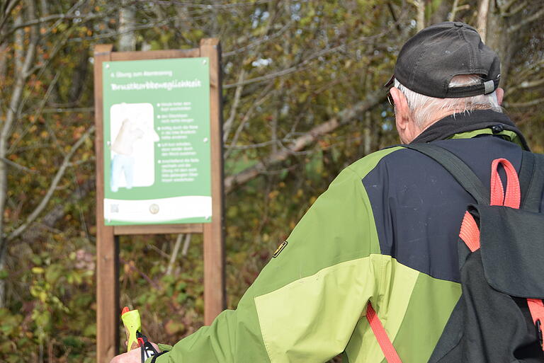 13 Stationen weist der Parcours auf, an denen jeweils Hinweistafeln verschiedene Atemübungen vorstellen.