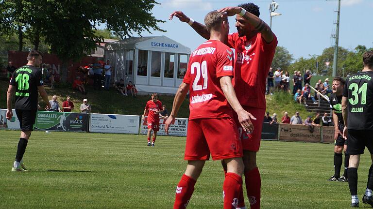 Gleich neunmal durften die Spieler des TSV Aubstadt im letzten Spiel der Regionalliga-Saison 2021/22 gegen den SV Schalding-Heining jubeln.