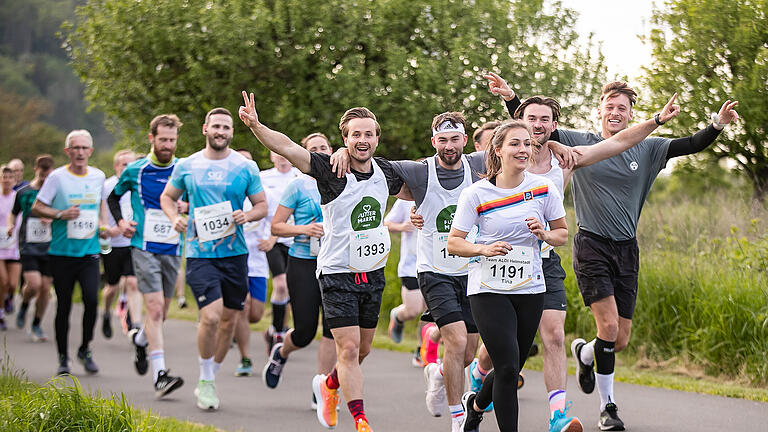 Rund 1400 Läuferinnen und Läufer nehmen am Mittwoch 17.05.23 am Krick-Firmenlauf durch Eibelstadt teil.