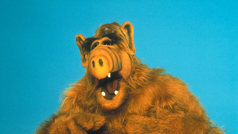 107255815.jpg       -  Der vorlaute Außerirdische «Alf». Er kehrt zur Erde zurück: Die in den 1980er Jahren beliebte TV-Serie werde beim Studio Warner Bros. neu aufgelegt, berichtete der «Hollywood Reporter». Seit Januar 2018 sind die Originalfolgen, die ursprünglich vom ZDF ausgestrahlt wurden, in Deutschland bei Super RTL zu sehen.