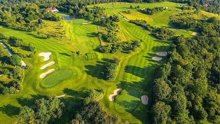 Luftaufnahme des Leading Golf Club Würzburg. Luftaufnahme des Leading Golf Club Würzburg.