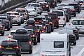 Stau auf der Autobahn bei Gruibingen in Baden-Württemberg (Symbolbild). Auch die Abtswinder Bayernliga-Fußballer gerieten bei ihrer Fahrt zum Auswärtsspiel in Cham in einen Stau und verspäteten sich mit ihrer Ankunft am Sportgelände.