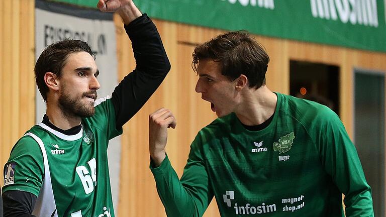 DKB 2. Handball-Bundesliga, DJK Rimpar Wölfe - Bergischer HC       -  Engagiert: Philipp Meyer (rechts), hier gemeinsam mit seinem erfahrenen Mitspieler Benjamin Herth.