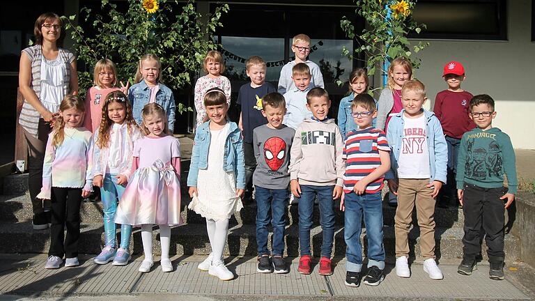 In die Klasse 1b der Grundschule Pfarrweisach gehen insgesamt 18 Abc-Schützen.