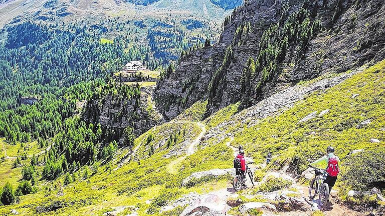 Tolle Aussichten: Ein landschaftliches Idyll bot sich den Mountainbikern bei der Abfahrt vom Madritschjoch zur Zufallhütte. Tolle Aussichten: Ein landschaftliches Idyll bot sich den Mountainbikern bei der Abfahrt vom Madritschjoch zur Zufallhütte.