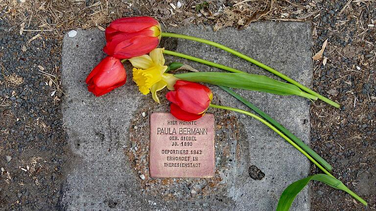 Stolperstein für Paula Bermann vor dem ehemaligen Sägewerk Bermann.