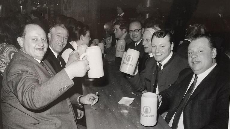 Die Granden der Mellrichstädter Politik auf einem Bild vereint: Oskar Herbig und Simon Köstner (von links) sowie (von rechts) Oskar Hahn, Karl Groenen, Alfons Halbig und Adolf Hohner warben zu Beginn der 1980-er Jahre in Ministerien in München um Unterstützung für den ländlichen Raum.