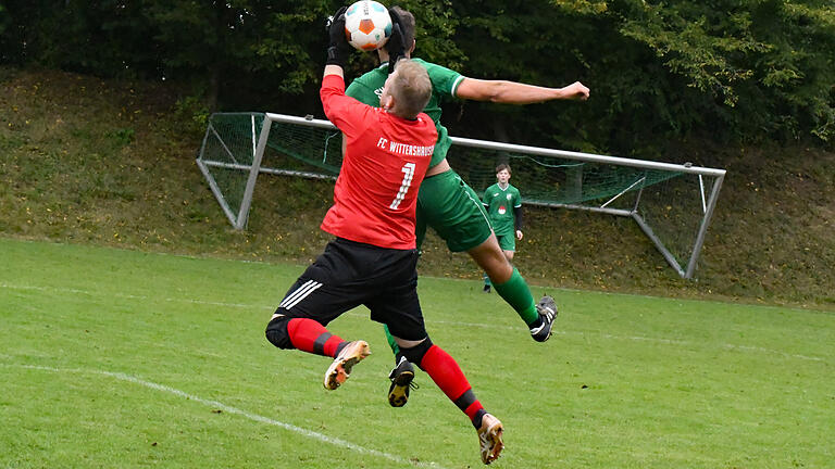 Impressionen vom Spieltag - Vollen Einsatz zeigt auch der Wittershäuser Keeper Maximilian Dorn beim 4:1-Auswärtssieg des FC beim SV Garitz II. Hopf Impressionen vom Spieltag - Vollen Einsatz zeigt auch der Wittershäuser Keeper Maximilian Dorn beim 4:1-Auswärtssieg des FC beim SV Garitz II. Hopf