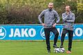 Sebastian Neumann (links) und Dieter Wirsching haben vorerst bei den Würzburger Kickers auf dem Trainingsplatz das Sagen.