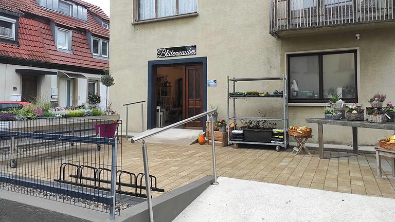 Der Blumenladen ist barrierefrei und somit für jeden zugänglich. Der Blumenladen ist barrierefrei und somit für jeden zugänglich.