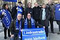 Marco Weber (vorne links) mit Fans und Schauspielern bei der Demo in Köln, hinten in der Mitte Franz Rampelmann.