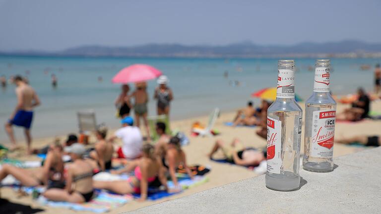 Strand auf Mallorca       -  Die Besucherzahlen klettern in Spanien unaufhörlich. (Foto Archiv)