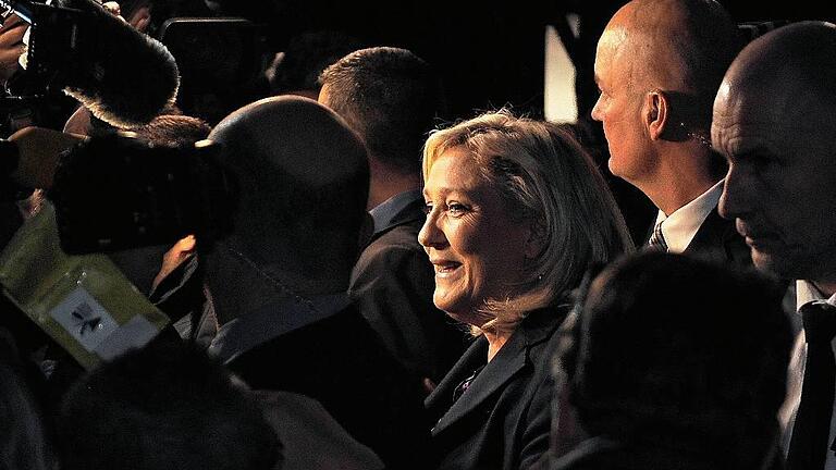 FRANCE-VOTE-REGIONALES-NORD       -  Verschwörung? Für Marine Le Pen haben &bdquo;geheime Verbindungen&ldquo; dafür gesorgt, dass ihrem Front National Wahlsiege in den Regionen versagt blieben.