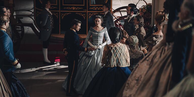 Sisi, die neue Serie bei RTL, wurde unter anderem in der Würzburger Residenz gedreht. Pflicht-Film für Redakteur Manfred Schweidler. Sisi, die neue Serie bei RTL, wurde unter anderem in der Würzburger Residenz gedreht. Pflicht-Film für Redakteur Manfred Schweidler.