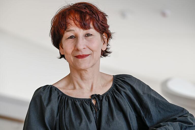 'Ich möchte schon nah an ihr dranbleiben, aber ich werde nicht auf Teufel komm raus versuchen, so zu klingen wie sie.' Nach gut 20 Jahren singt Barbara Schöller wieder Piaf. 'Ich möchte schon nah an ihr dranbleiben, aber ich werde nicht auf Teufel komm raus versuchen, so zu klingen wie sie.' Nach gut 20 Jahren singt Barbara Schöller wieder Piaf.
