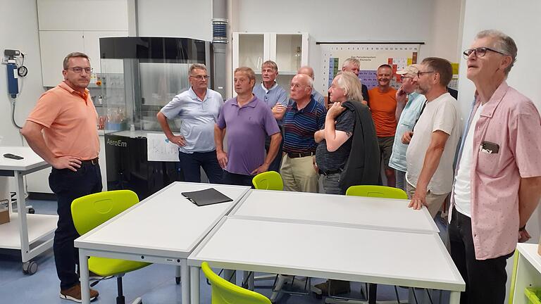 Rektor Matthias Schmitt erläuterte die Konzeption der Fachräume. Rektor Matthias Schmitt erläuterte die Konzeption der Fachräume.