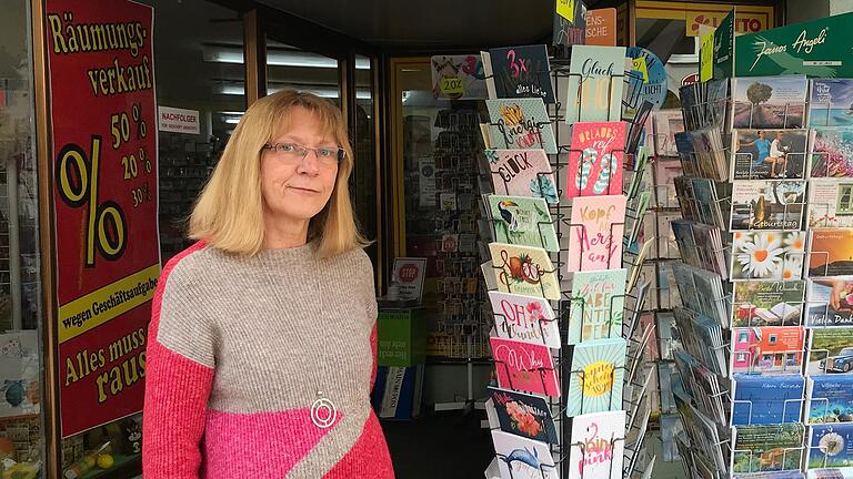 Räumungsverkauf: Renate Strobel gibt nach 35 Jahren ihr Geschäft 'Das Büro-Team' am Marktheidenfelder Marktplatz auf.