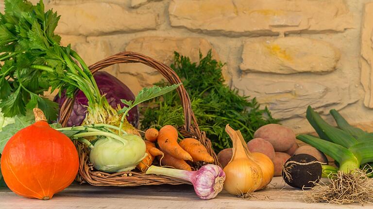 Neben der Kamtaschkabeere hat Marzena Böhm auch regionales Obst und Gemüse im Angebot (Symbolbild) Neben der Kamtaschkabeere hat Marzena Böhm auch regionales Obst und Gemüse im Angebot (Symbolbild)