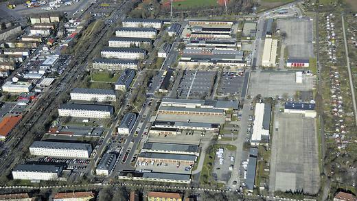Platz für Asylbewerber? Jetzt ist die Ledward-Kaserne in Schweinfurt in der Diskussion. Das Luftbild entstand im September 2013. Platz für Asylbewerber? Jetzt ist die Ledward-Kaserne in Schweinfurt in der Diskussion. Das Luftbild entstand im September 2013.