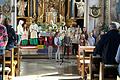 Erstklässler singen gemeinsam mit der Pfarrband das Freundschafts-Abc.