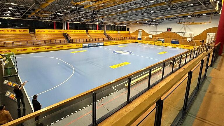 Für die bayerische Hallen-Meisterschaft wurde in der Trimax-Halle in Amberg ein spezieller Futsal-Boden verlegt.