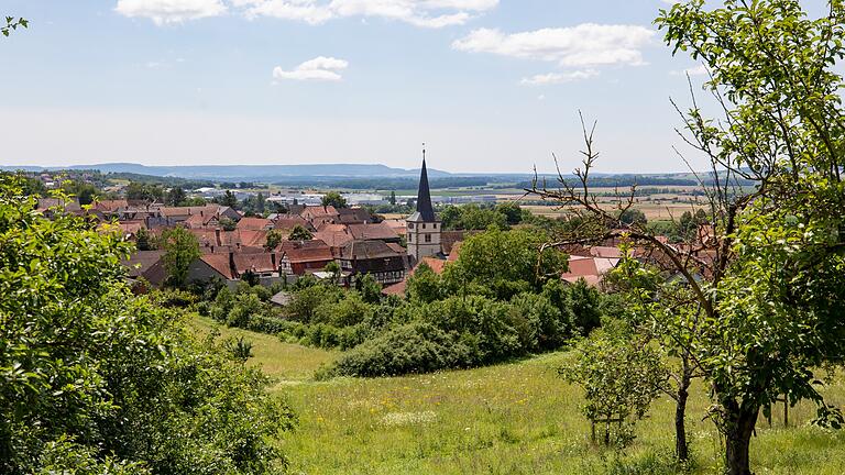 Einen Zwischenstopp machen Wanderer in Unfinden.