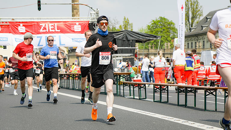 Beim Hauptlauf ging es 4. Runden um die Residenz in insgesamt 10km.