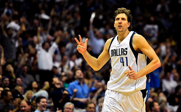 Dirk Nowitzki im Trikot der Dallas Mavericks. Dirk Nowitzki im Trikot der Dallas Mavericks.