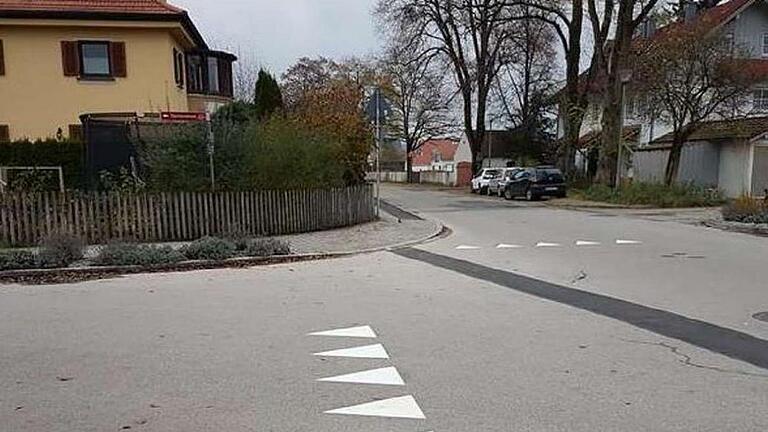 Sind eine 30 km/h-Zone und „Haifischzähne', Hinweisschilder und Geschwindigkeitsmessungen ein probates Mittel zur Verkehrsberuhigung in der Hugo-von-Trimberg-Straße? - Sind eine 30 km/h-Zone und „Haifischzähne', Hinweisschilder und Geschwindigkeitsmessungen ein probates Mittel zur Verkehrsberuhigung in der Hugo-von-Trimberg-Straße? Sind eine 30 km/h-Zone und „Haifischzähne', Hinweisschilder und Geschwindigkeitsmessungen ein probates Mittel zur Verkehrsberuhigung in der Hugo-von-Trimberg-Straße? - Sind eine 30 km/h-Zone und „Haifischzähne', Hinweisschilder und Geschwindigkeitsmessungen ein probates Mittel zur Verkehrsberuhigung in der Hugo-von-Trimberg-Straße?