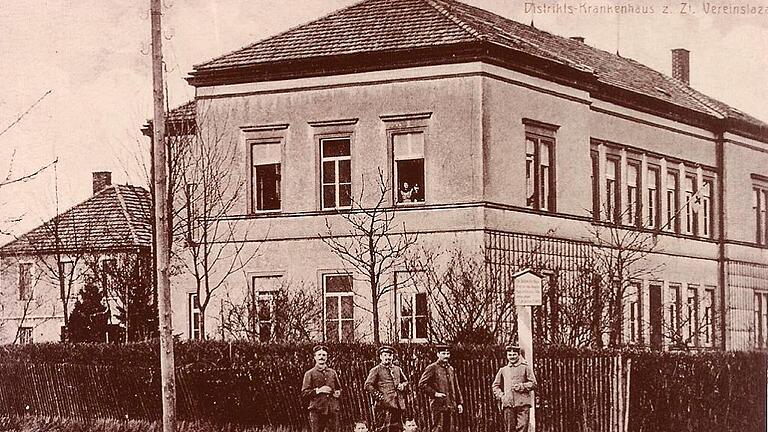 Repro einer Postkarte, die das Hofheimer Krankenhaus zur Zeit des Ersten Weltkriegs als Lazarett zeigt.