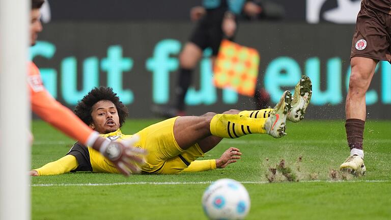 FC St. Pauli - Borussia Dortmund       -  Der BVB schafft den zweiten Sieg nacheinander.