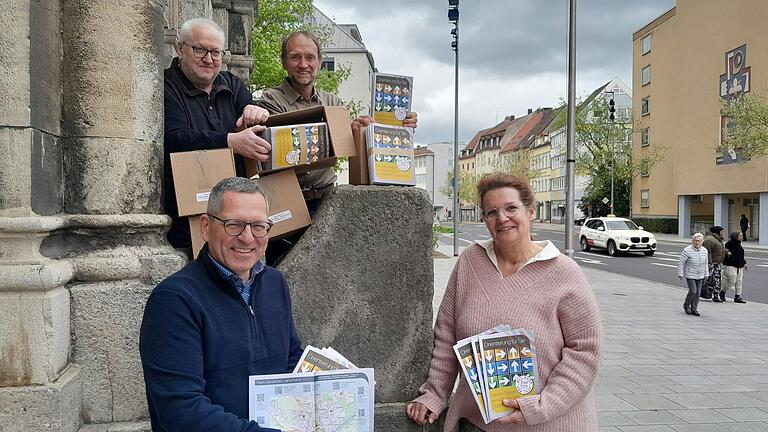 Bereit, die Infoseiten und deren Botschaft in die Stadt zu tragen (von oben links nach rechts unten): Die Stadtkirchen-Mitarbeiter Reimund Maier, Joachim Werb, Michael Stöcker und Marion Hammer.