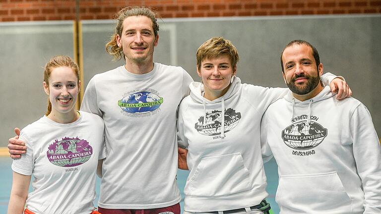 Der Vorstand des Capoeira Kampfkunst e.V. erhielt einen Sonderpreis beim Main-Post-Wettbewerb 'Vorstand des Jahres' (v.l.): Beisitzerin Leonie Beckers, Kassenwart Willi Mantei, 1.Vorsitzende Annika Kreikenbohm, Trainer Naoufel Hafsa.