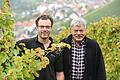 Thomas Schenk (links) und sein Vater Otto Schenk vom Weingut Schenk in Randersacker in ihrem Weinberg im Sonnenstuhl. Das Weingut ist ein Beispiel für eine erfolgreiche Unternehmensübergabe.