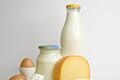 83469665.jpg       -  Sahne, Eier, Käse: Bei der ketogenen Diät werden Kohlenhydrate weitgehend weggelassen.