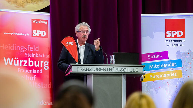 Rede von Jean Asselborn, Ex-Außenminister von Luxemburg. Neujahrsempfang von SPD Stadt und Land am Sonntag 27.01.24 in der Franz-Oberthür-Schule in Würzburg.