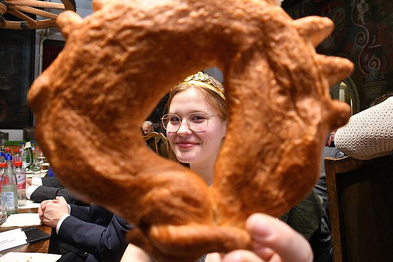 Den vollen Durchblick behielt die Kleinochsenfurter Weinprinzessin Ronja Grünewald.