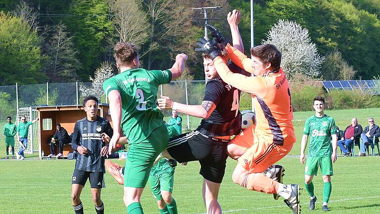 Rhöner Fußball-Nachlese - Blieb im Spiel gegen Tabellenführer SV Rödelmaier ohne Gegentor: Riedenbergs Interims-Keeper und Allzweck-Waffe Stefan Wich. Rhöner Fußball-Nachlese - Blieb im Spiel gegen Tabellenführer SV Rödelmaier ohne Gegentor: Riedenbergs Interims-Keeper und Allzweck-Waffe Stefan Wich.