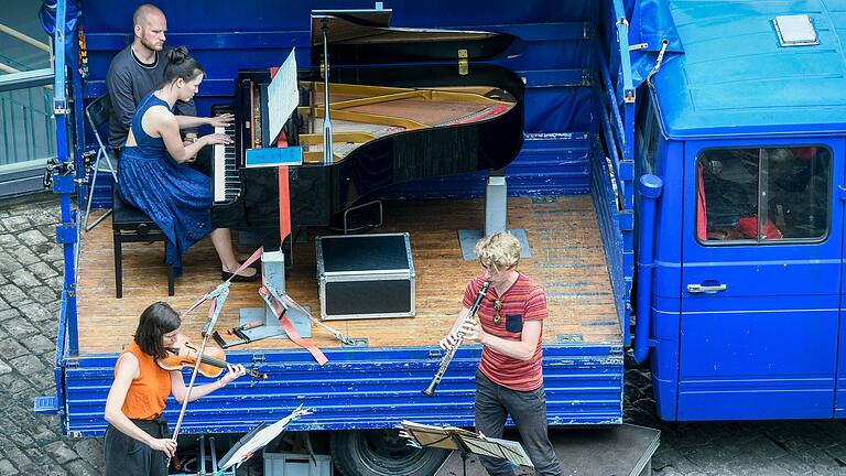 Am Samstag, 1. Juli, um 15.30 Uhr gastiert der 'Blaue Eumel' als rollende Kulturbühne bei den Unterfränkischen Kulturtagen in Karlstadt. (Archivfoto)