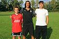 Stolzer Vater: Murat Akgün mit seinen Söhnen Elyasa (links) und Esad (rechts), der kürzlich sein Debüt für die türkische U17-Nationalmannschaft feierte.