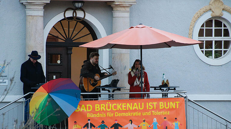 Bad Brückenau ist bunt - Kundgebung 'Bad Brückenau ist bunt'. Bad Brückenau ist bunt - Kundgebung 'Bad Brückenau ist bunt'.