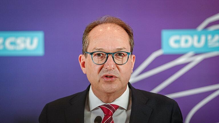 CSU-Landesgruppenchef Dobrindt - CSU-Landesgruppenchef Dobrindt will Leistungskürzungen für Asylbewerber. (Archivbild) CSU-Landesgruppenchef Dobrindt - CSU-Landesgruppenchef Dobrindt will Leistungskürzungen für Asylbewerber. (Archivbild)