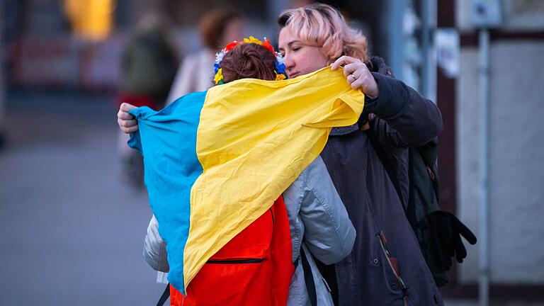 Die ukrainische Flagge ist ein Zeichen des Protests gegen Putins Krieg in der Ukraine.