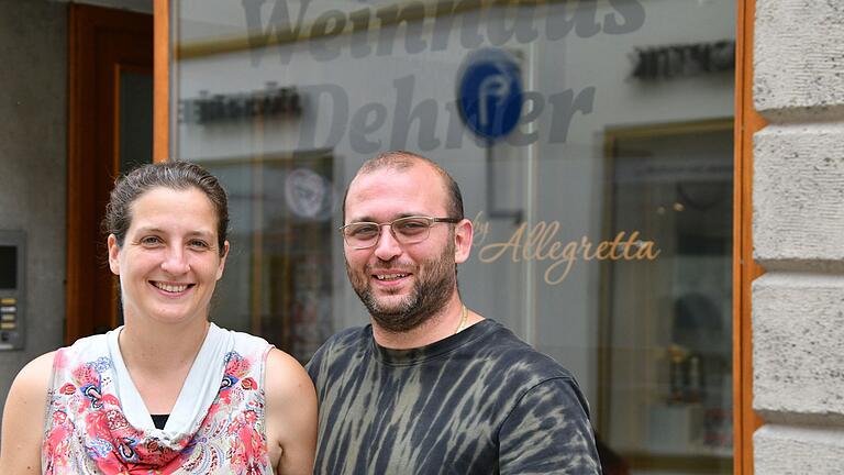 Noch sind Daniela und Domenico Allegretta im Renovierungsstress. In wenigen Wochen schon wollen sie im Weinhaus Dehner in Ochsenfurt ihr neues Restaurant eröffnen. Noch sind Daniela und Domenico Allegretta im Renovierungsstress. In wenigen Wochen schon wollen sie im Weinhaus Dehner in Ochsenfurt ihr neues Restaurant eröffnen. 