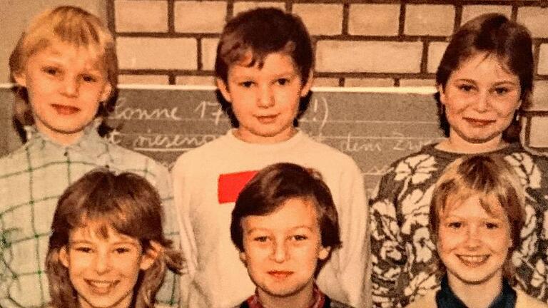 Ein Bild aus der ersten Klasse: Sascha Finger (eingekreist) mit einigen Mitschülern der Grundschule Triefenstein-Lengfurt. Ein Bild aus der ersten Klasse: Sascha Finger (eingekreist) mit einigen Mitschülern der Grundschule Triefenstein-Lengfurt.