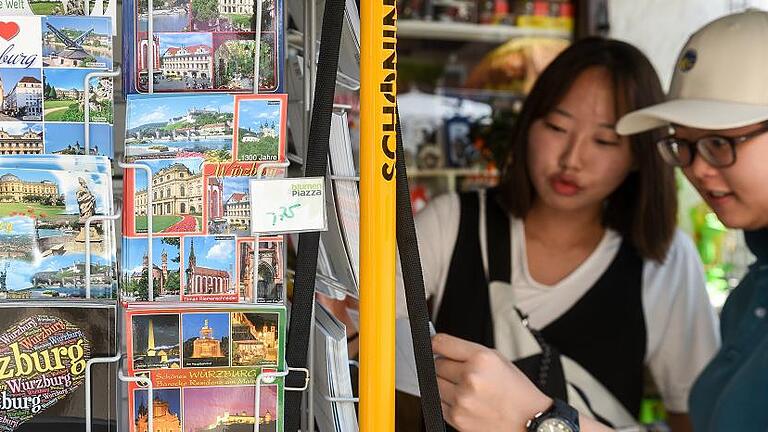 Während aus Angst vor Terror immer weniger japanische Touristen nach Würzburg kommen, gibt es zunehmend mehr chinesische Gäste in Stadt und Umkreis.