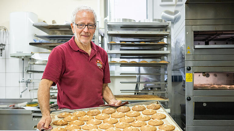 Die Fränkische Lebküchnerei Will in Kitzingen startet Anfang September mit dem Backen für die kommende Saison. Begleitung des Arbeitsprozesses vor Ort. Georg Will (Betriebsleiter)